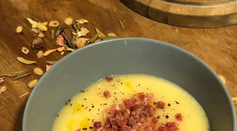 Imagen de la crema de boniato, patata, manzana y lima