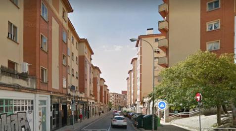 Grave tras prender fuego a su vivienda en la calle Sangüesa de Pamplona