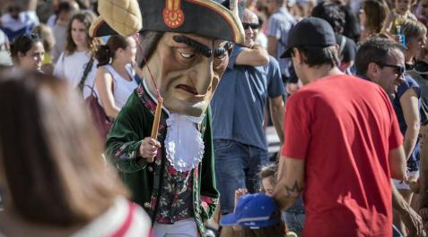 Procesión y gigantes para despedir este domingo San Fermín Txikito