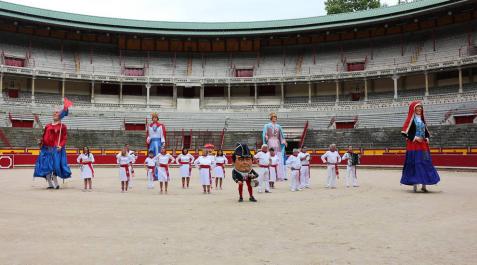 La Escuela de Jotas Manuel Turrillas graba un vídeo para recordar los Sanfermines La Escuela de Jotas Manuel Turrillas graba un vídeo para recordar los Sanfermines