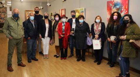 Algunos de los artistas que participan en la exposición. De izquierda a derecha: Carlos Ciganda, Álvaro Gómez, Ariel Elizondo, Victoria Sorell, Isabel Erro, Conchi Ororbia, el escritor Jon Ander Crespo, Gloria Ferrer, Sofía Latiesas, Carmen Mora e Itziar Aguado. Algunos de los artistas que participan en la exposición. De izquierda a derecha: Carlos Ciganda, Álvaro Gómez, Ariel Elizondo, Victoria Sorell, Isabel Erro, Conchi Ororbia, el escritor Jon Ander Crespo, Gloria Ferrer, Sofía Latiesas, Carmen Mora e Itziar Aguado.