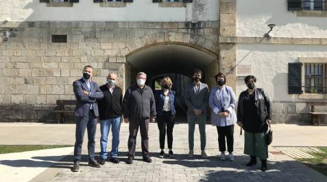 La Comisión de Universidad, Innovación y Transformación Digital del Parlamento de Navarra ha visitado Roncesvalles para comprobar la llegada de la banda ancha La Comisión de Universidad, Innovación y Transformación Digital del Parlamento de Navarra ha visitado Roncesvalles para comprobar la llegada de la banda ancha