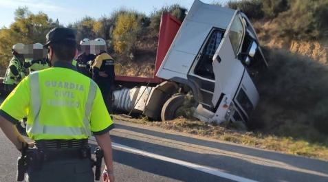 Herido grave un camionero al accidentarse en Cárcar Herido grave un camionero al accidentarse en Cárcar