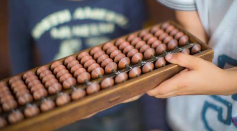 Menos repetir y más razonar, propuesta de los matemáticos para aplicar la Ley Celaá Menos repetir y más razonar, propuesta de los matemáticos para aplicar la Ley Celaá