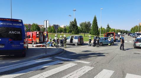 Evacuadas una niña de 9 años y una conductora tras una colisión en Buztintxuri Evacuadas una niña de 9 años y una conductora tras una colisión en Buztintxuri