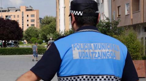 Un policía municipal de Ansoáin. Un policía municipal de Ansoáin.