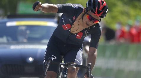 Carapaz golpea en Leukerbad para ganar la etapa y asaltar el liderato Carapaz golpea en Leukerbad para ganar la etapa y asaltar el liderato