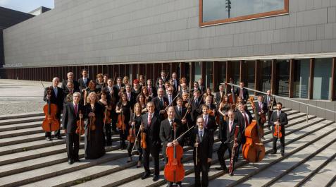 Foto de familia de la Orquesta Sinfónica de Navarra. Foto de familia de la Orquesta Sinfónica de Navarra.