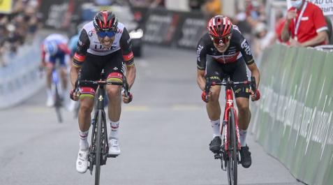 Kron gana tras la descalificación de Rui Costa y Carapaz sigue líder en Suiza
