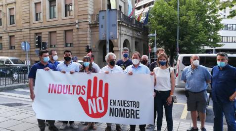Ciudadanos se concentra en Pamplona contra los indultos del 'procés'