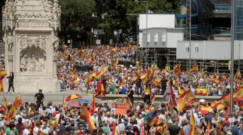 Unas 25.000 personas se reúnen en la plaza de Colón contra los indultos