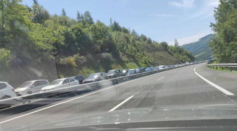 Retenciones en la autovía A-15 sentido San Sebastián.