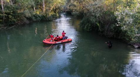 Los Bombers de la Generalitat han localizado el cadáver del menor desaparecido en el río Segre.