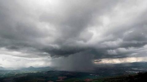 _perdon_tormenta La previsión indica que las tormentas pueden empezar a partir de las 14:00 horas
Fotografías de la impresionante tormenta y granizo de este sábado, 25 de abrilFotos de una tormenta con granizo caída en Pamplona y Comarca