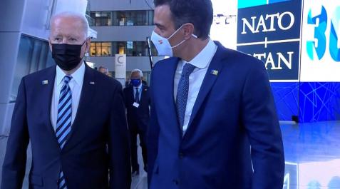 Los mejores memes tras el encuentro de 20 segundos entre Biden y Sánchez