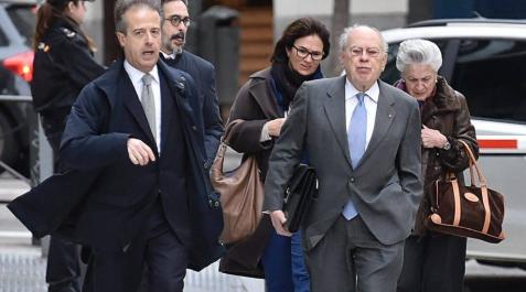 El expresidente de Cataluña Jordi Pujol llega con su esposa Marta Ferrusola para comparecer ante la Audiencia Nacional de Madrid