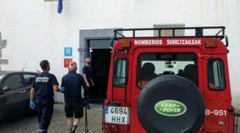 Los bomberos trasladaron al peregrino a Roncesvalles tras ser atendido en Burguete