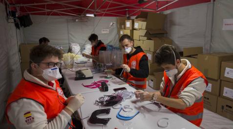 Pamplona dona 3.550 pantallas faciales a un hospital de Bolivia