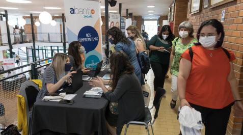 Imagen de algunos de los asistentes a la Feria del Empleo Ribera Talent celebrada este jueves.