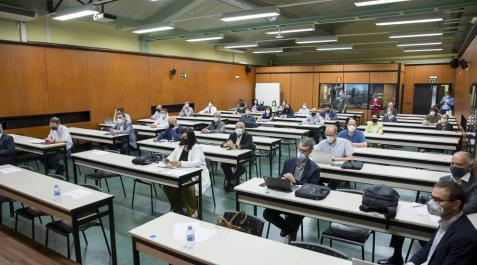 50 profesionales analizan las oportunidades del vehículo eléctrico en Navarra