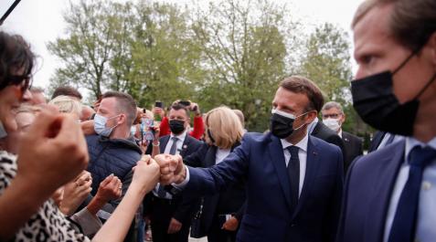 Cierran los centros de votación en Francia con una abstención récord