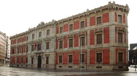 Exterior del Parlamento de Navarra. Exterior del Parlamento de Navarra.