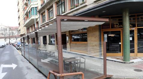 Un matrimonio chino toma las riendas del bar Bahía
