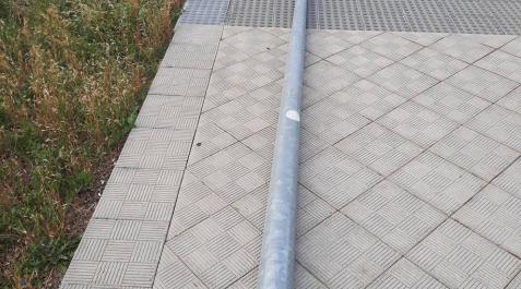 Un conductor se sale de la vía en Pamplona