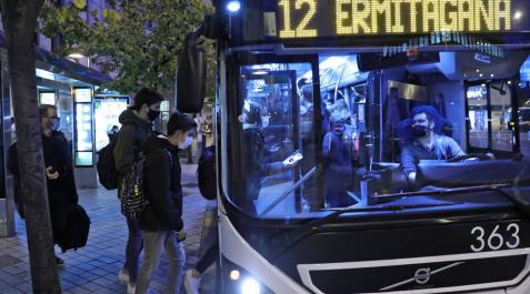 La pandemia modificó horarios y aforos en todo el servicio de transporte público.
