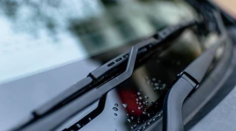 Chequeo del vehículo. Fotos de los 7 elementos para revisar en un coche antes de salir de viaje. Un chequeo a tiempo puede ahorrarnos averías inesperadas, y lo más importante, tener un desplazamiento seguro.