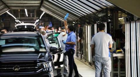 El absentismo provoca un choque entre la dirección y el comité en Volkswagen Navarra