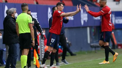 Enric Gallego sustituido en El Sadar Enric Gallego, en su último partido como jugador de Osasuna contra la Real Sociedad