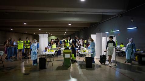 Jóvenes procedentes de zonas de veraneo como Salou (Tarragona), a su llegada hoy sábado a la estación de autobuses de Pamplona Jóvenes procedentes de zonas de veraneo como Salou (Tarragona), a su llegada hoy sábado a la estación de autobuses de Pamplona