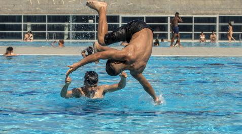 Las piscinas serán un buen recurso para sobrellevar el calor Las piscinas serán un buen recurso para sobrellevar el calor