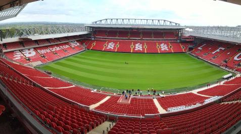 Anfield Imagen panorámica de Anfield, el mítico estadio del Liverpool con capacidad para 54.000 espectadores y que será ampliado en próximas fechas.