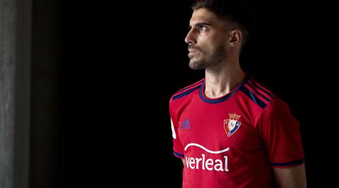 Imágenes del C.A. Osasuna del lateral Nacho Vidal tras anunciar su renovación con el club rojillo hasta 2025