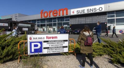 forem Detenido tras ser sorprendido pintando las señales de vacunación en Fórem y resistirse a los agentes