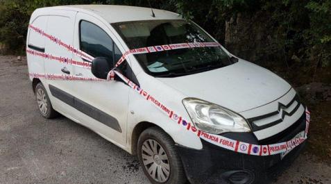 Imagen del coche a manos de la Policía Foral Imagen del coche a manos de la Policía Foral