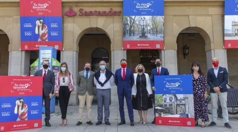 concurso-fotografia De izquierda a derecha, Luciano Viguin (Banco Santander en Navarra), Alicia Nicolás (Brandok), Luis Colina (La Información/Diario de Navarra), el alcalde Enrique Maya, Javier Gallardo (director territorial de Banco Santander), Inés Abendaño (Banco Santander), Fernando Escalera (Banco Santander), Belén Galindo (La Información) y Rubén Marcos (Banco Santander), en la presentación del concurso
