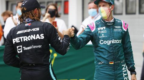 Vettel Lewis Hamilton y Sebastian Vettel se saludan al finalizar el GP de Hungría