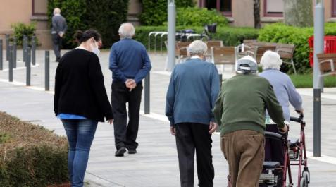 misericordia Teletaxi San Fermín reanuda dos años después los paseos solidarios con personas mayores