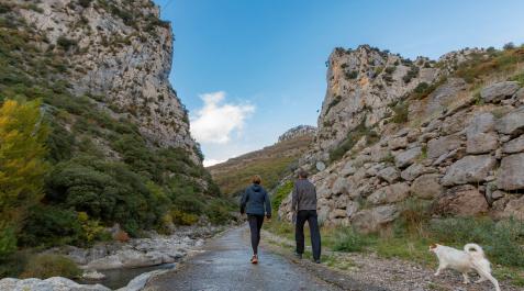 Turismo senderos Dos Hermanas T: Dos Hermanas. Irurtzun
A: Francis Vaquero. Turismo Gobierno de Navarra