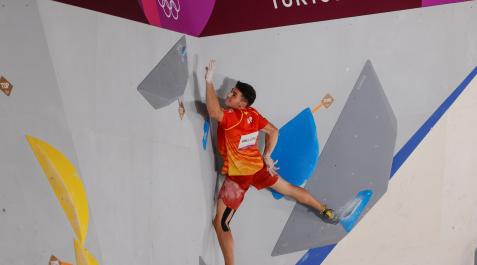 alberto-gines El español Alberto Ginés durante la prueba de escalada en bloque o búlder en los Juegos Olímpicos de Tokio 2020