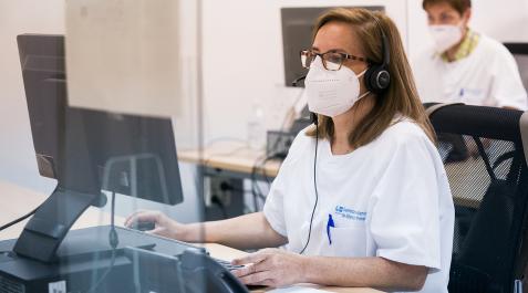 Rastreadores Una rastreadora trabaja en la Unidad de Atención Covid de la Dirección Asistencial Sureste, en Madrid