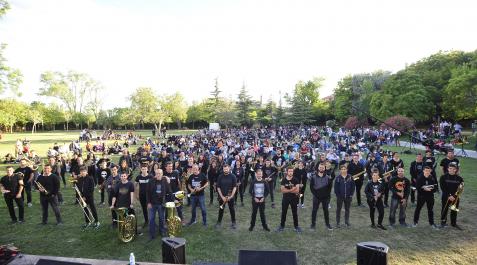 Los integrantes de la banda de música La Tafallesa en el parque del Conde el día que ofrecieron un concierto con grupos de rock con motivo de su 160 aniversario Los integrantes de la banda de música La Tafallesa en el parque del Conde el día que ofrecieron un concierto con grupos de rock con motivo de su 160 aniversario