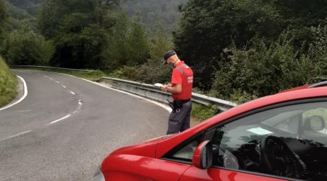 Un agente de Policía Foral, en las 'no fiestas' de Goizueta Un agente de Policía Foral, en las 'no fiestas' de Goizueta