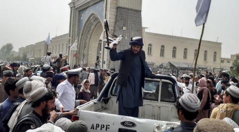 Una patrulla de talibanes en Kandahar, una de las capitales históricas de Afganistán Una patrulla de talibanes en Kandahar, una de las capitales históricas de Afganistán