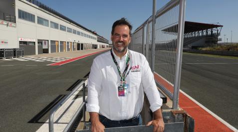 Javier de la Fuente posa en la recta principal del Circuito de Navarra, un escenario que alberga este fin de semana el Mundial de Superbike Javier de la Fuente posa en la recta principal del Circuito de Navarra, un escenario que alberga este fin de semana el Mundial de Superbike
