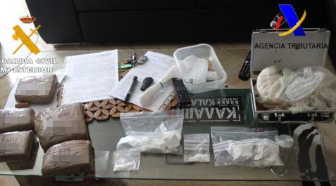 Desarticulada una organización criminal dedicada al tráfico de drogas y blanqueo de capitales Fotografía de la droga incautada por la Guardia Civil