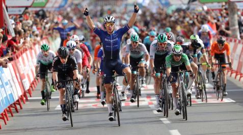 Fabio Jakobsen firma un doblete en La Manga y Roglic sigue líder El neerlandés Fabio Jakobsen celebra su victoria en la octava etapa de la Vuelta a España